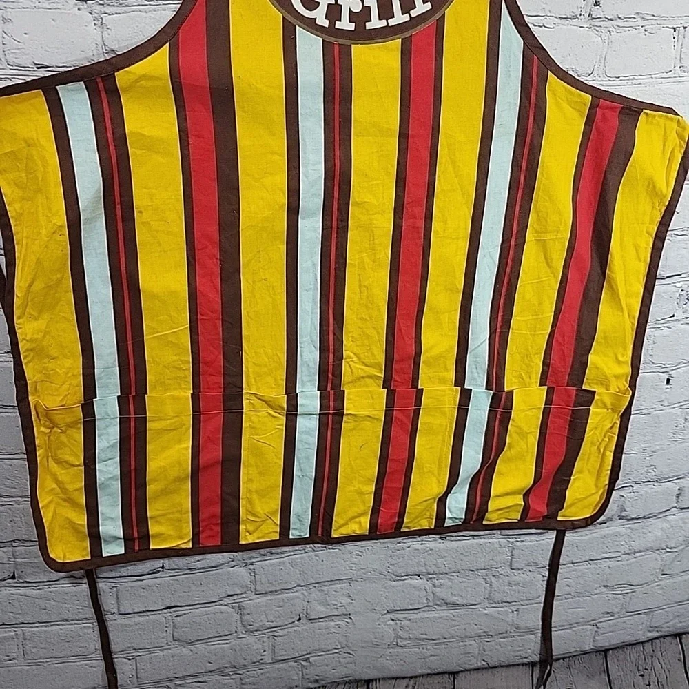 Burton MR Right King of The Grill Apron‎ Striped Yellow Red new NWT